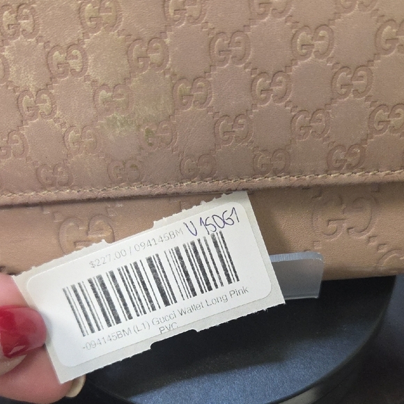 Gucci Light Pink Monogram Wallet with Gold Hardware - Picture 3 of 10